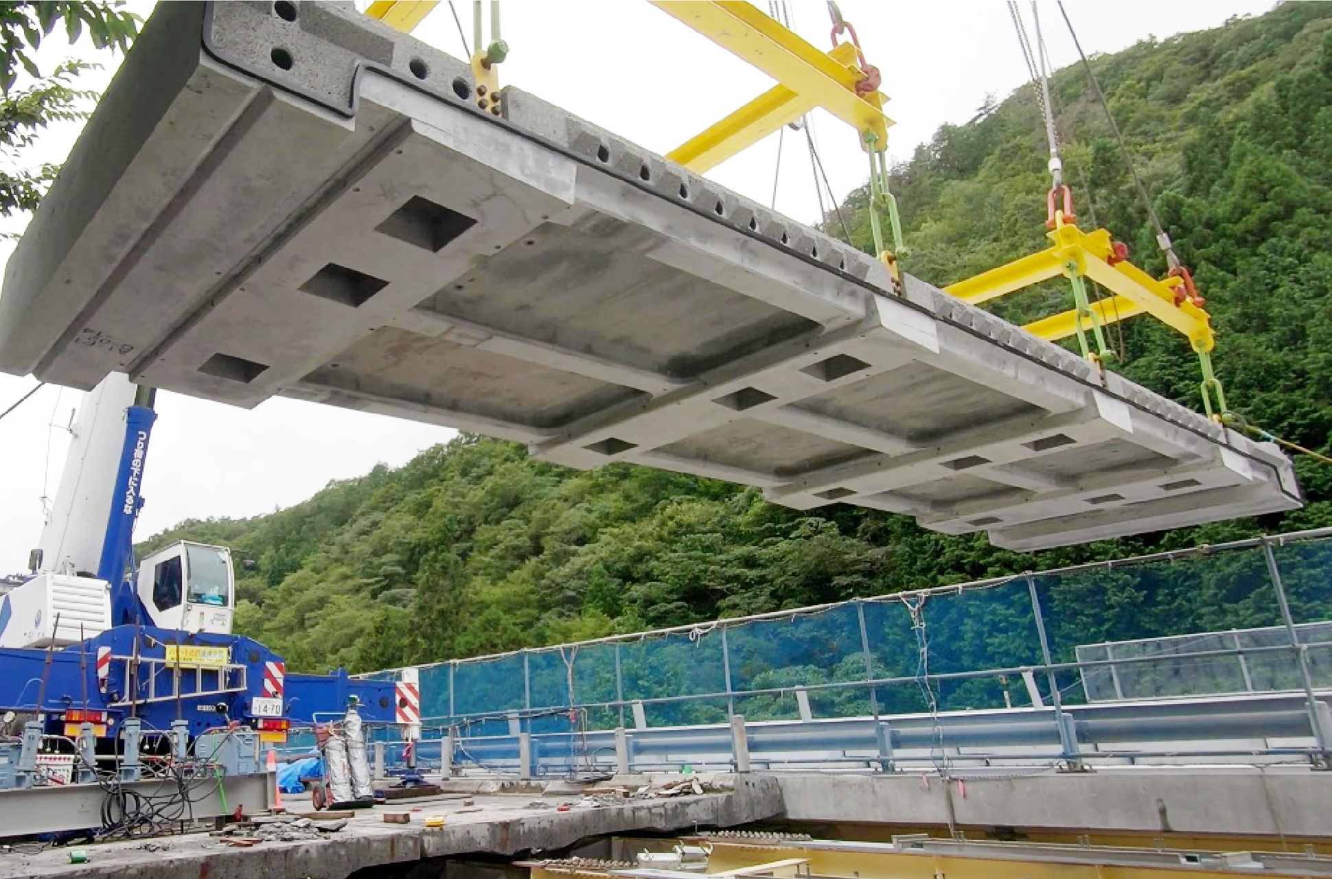 中国自動車道（特定更新等）蓼野第二橋他床版取替工事　蓼野第二橋（下り線）
